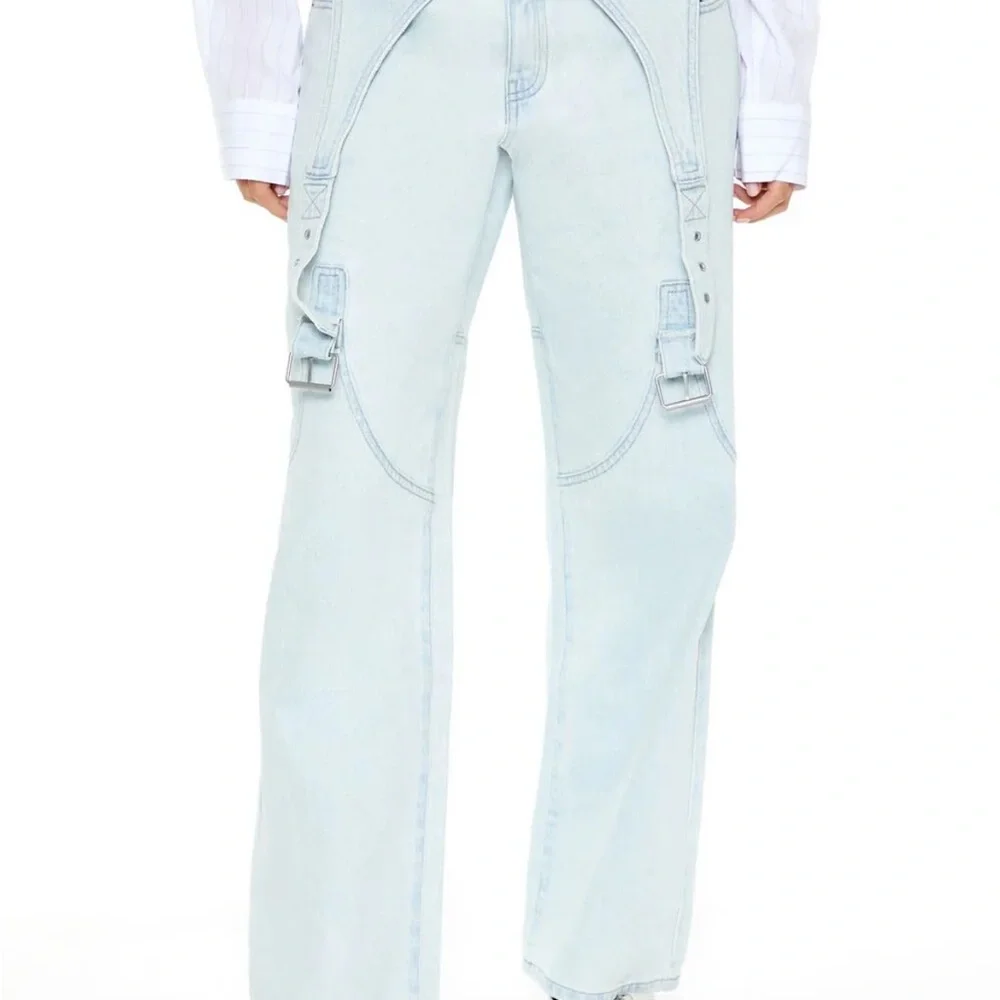 Forever 21 Women 30 Mom Low‎ Rise Light Wash Denim Baggy Buckled Jeans EUC Boho